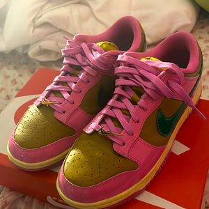 Nike Dunk lows Pink/playful color